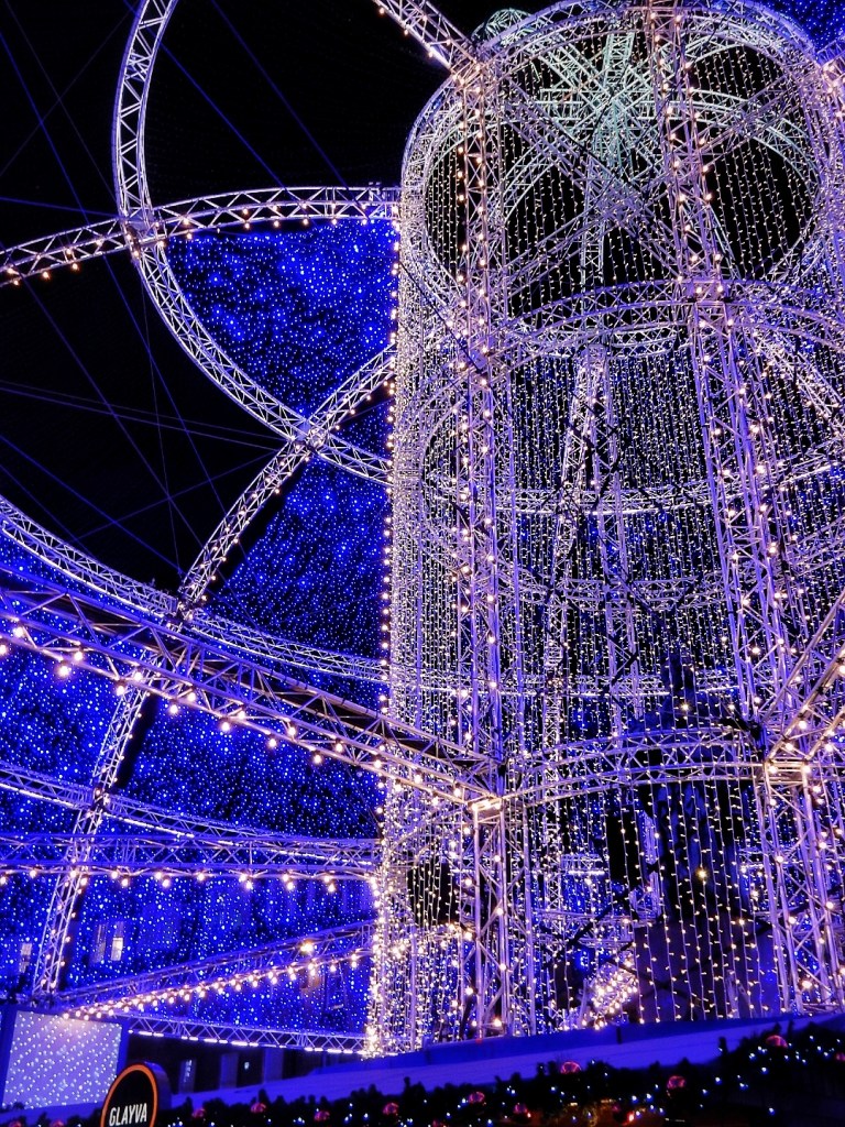 Beautiful Places in Edinburgh at Christmas | Georges Street