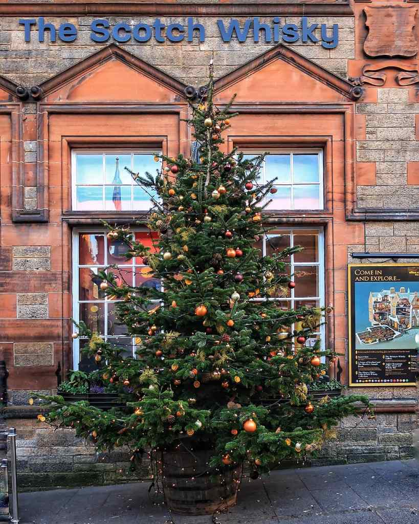 Beautiful Places in Edinburgh at Christmas | Royal Mile