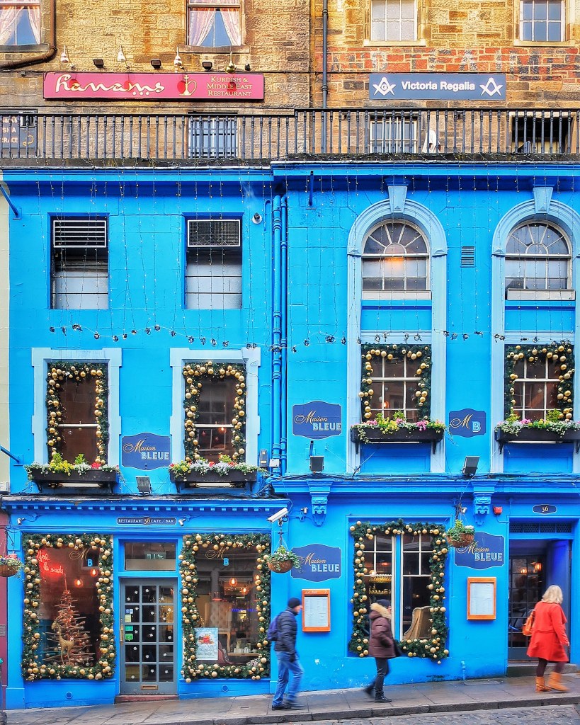 Beautiful Places in Edinburgh at Christmas | Victoria Street